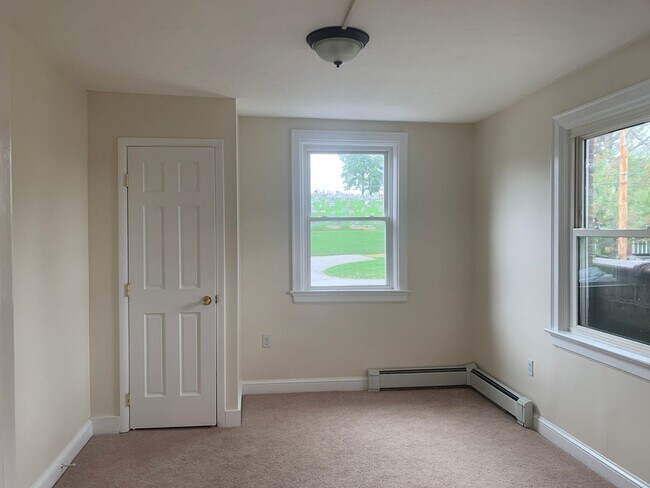 Foto del edificio - Spacious 1 Bedroom Beside the Fairgrounds ...