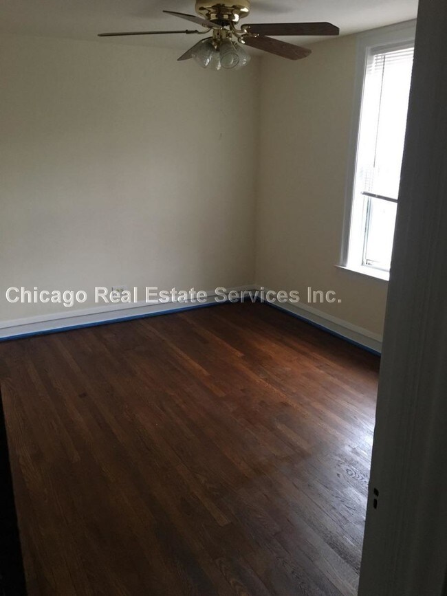 Building Photo - 7461 N Ashland Ave