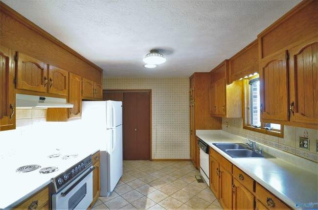 Building Photo - 1071 Sandy Springs Rd NW