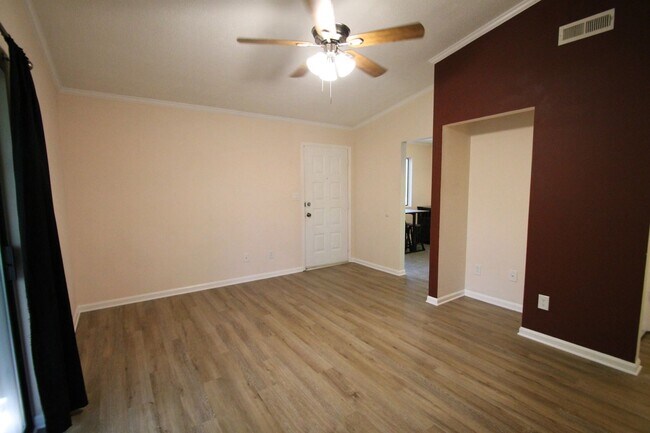 Building Photo - Exclusively Offered By Muse Realty Rentals...