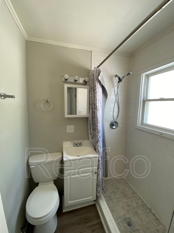 Building Photo - 590-592 Robinwood Ave