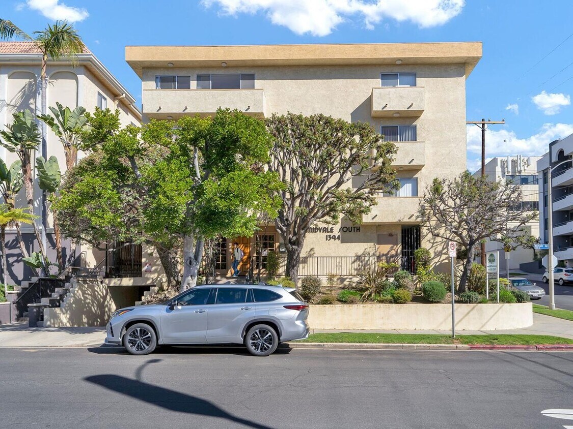 1394 Midvale Avenue, Apartments in Los Angeles, CA
