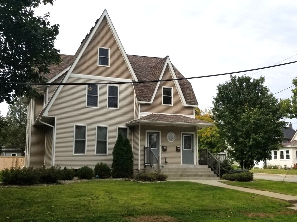 Primary Photo - 1045 Marquette St