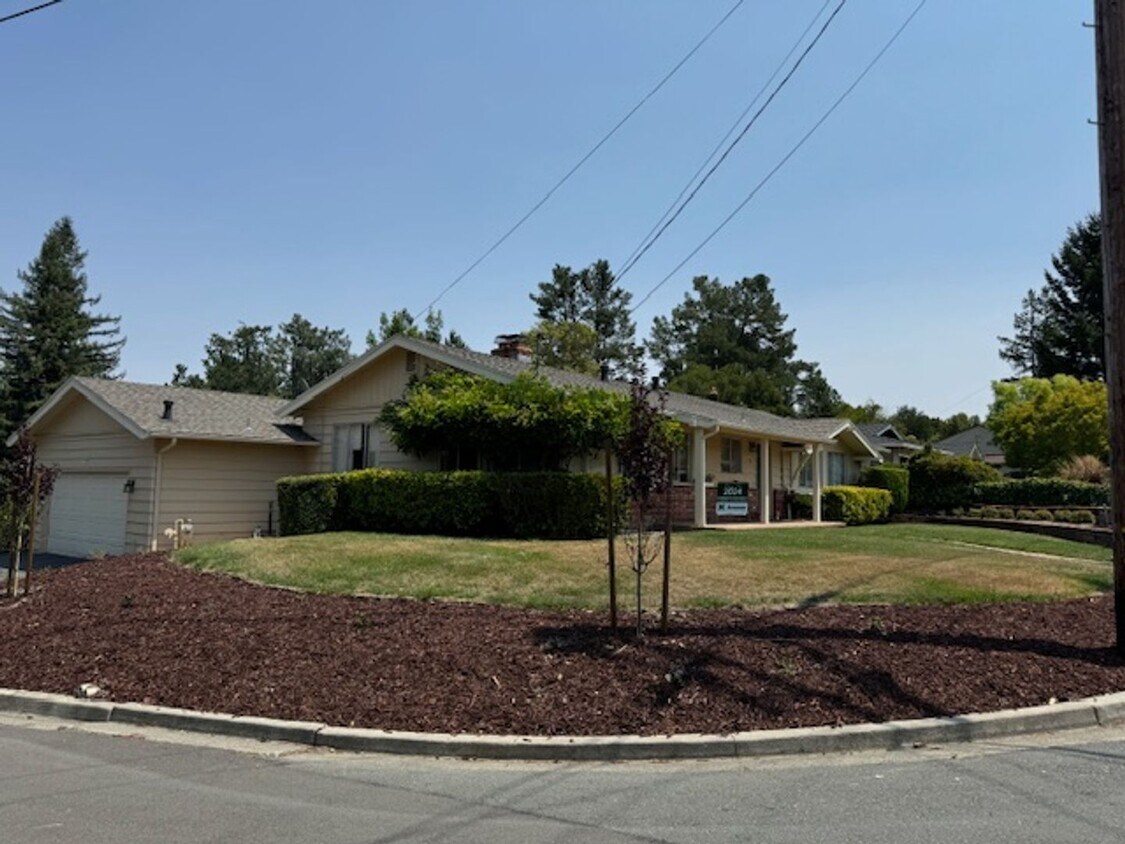 Primary Photo - Wonderful single level, 3 bedroom home in ...