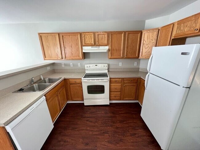 Foto del edificio - Desirable 3 Bedroom Raleigh Townhouse