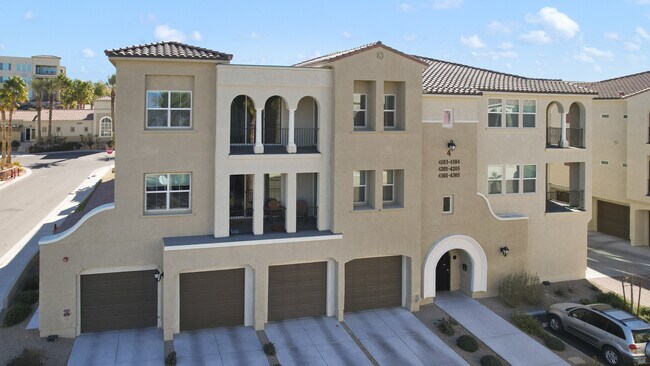 Building Photo - 2555 Hampton Rd