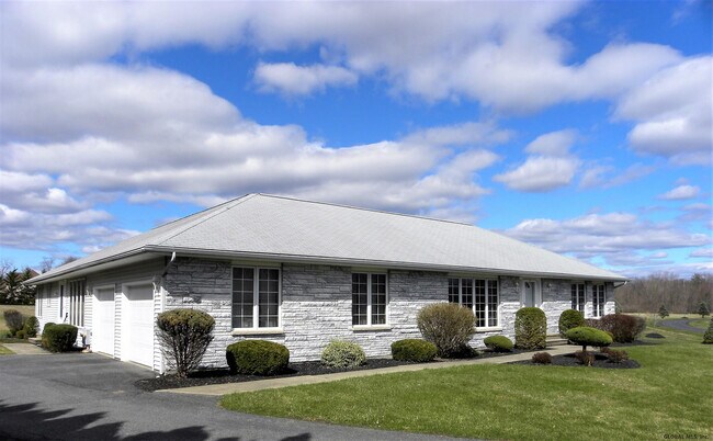 Building Photo - 12 Pineview Ct