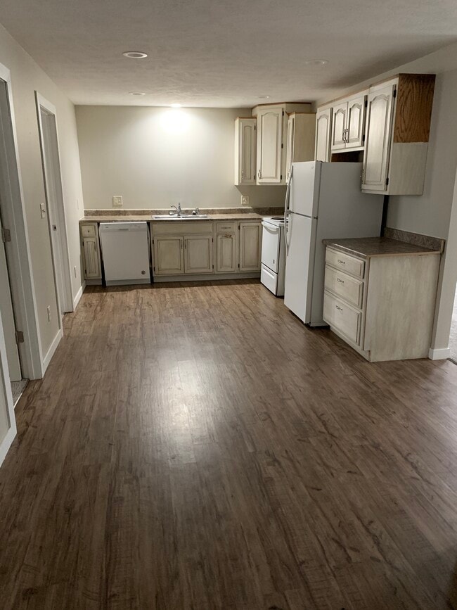 Building Photo - 116-120 N Cliff Ave