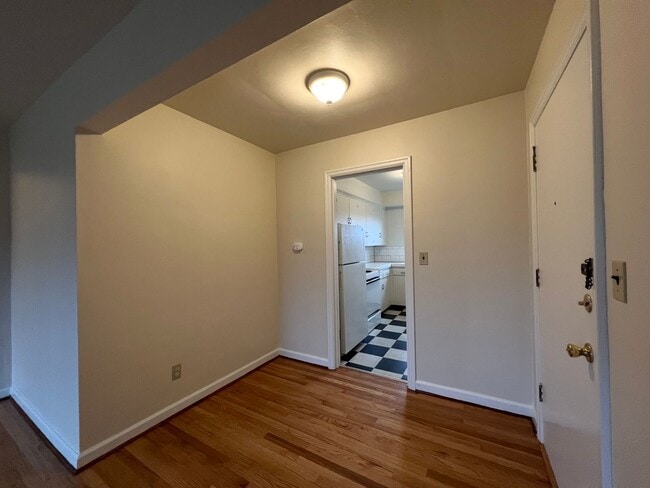 Photo - Pristine Top Floor 1 Bed, 1 Bath Gem! Apartment