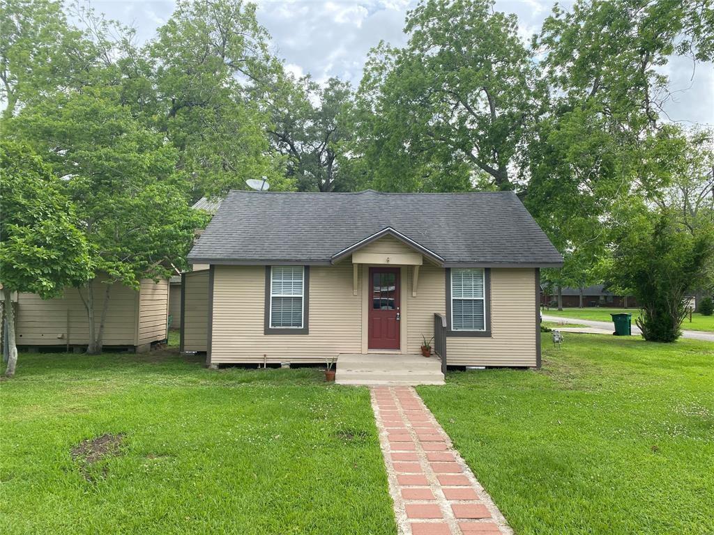 102 N Elm St Unit 1, Sweeny, TX 77480 Room for Rent in Sweeny, TX