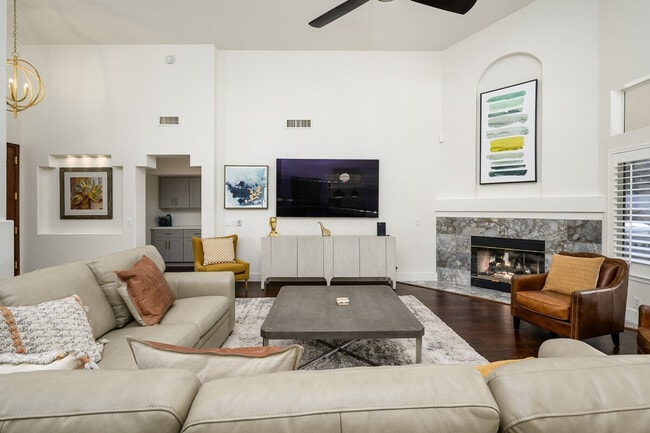 Building Photo - 9375 E Sutherland Way