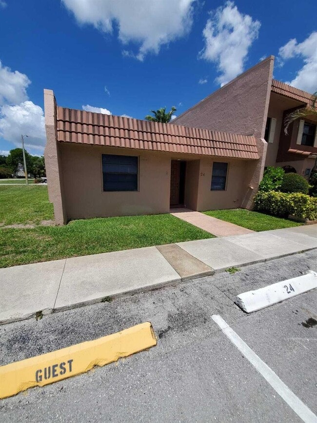 Building Photo - 24 Laredo Pl