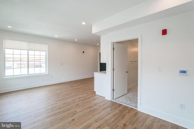 Building Photo - 2101 Washington Ave