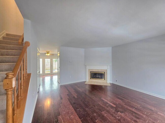 Building Photo - 6539 Old Carriage Ln