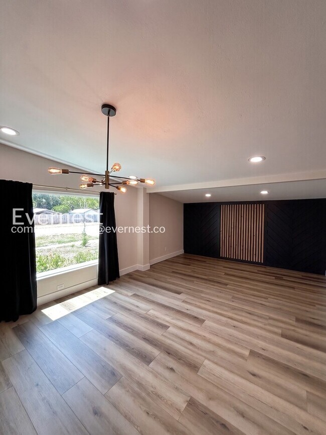 Foto del edificio - 5908 S Manhattan Ave