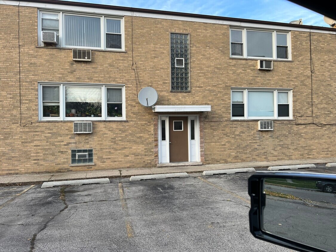 Primary Photo - 6037 N Francisco Ave