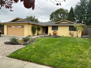 Building Photo - 931 La Loma Dr