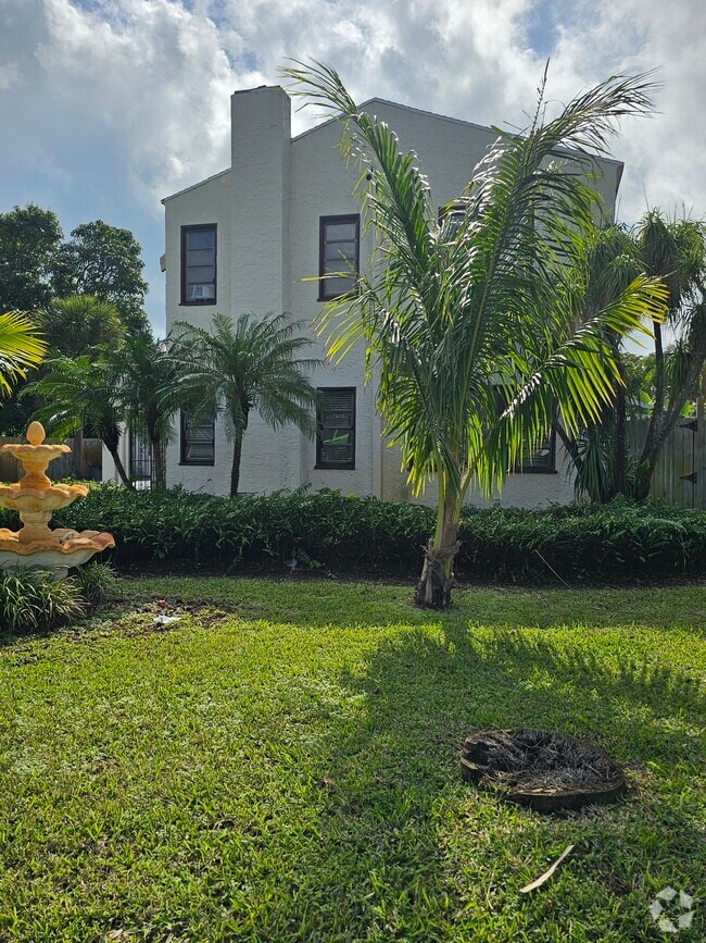 Mercer Park Apartments for Rent with a Yard West Palm Beach, FL 3