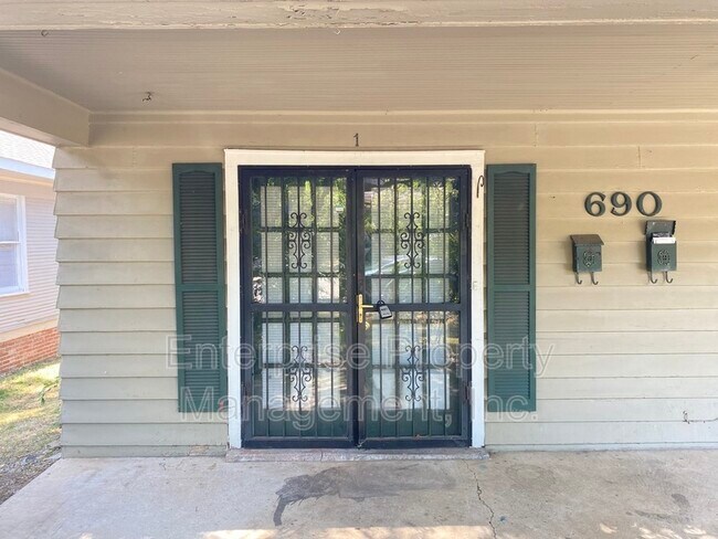 Foto del edificio - 690 Landis St