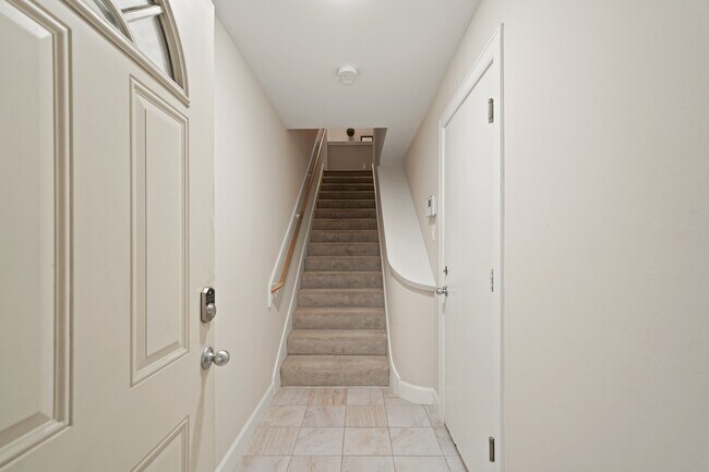 Foto del edificio - 8705 Bryam St