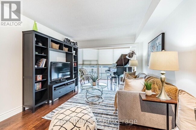 Building Photo - 705 King St W