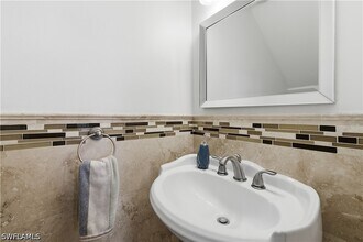 Building Photo - 27119 Oakwood Lake Dr