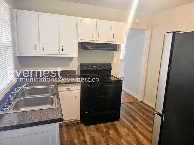 Building Photo - Home with Fenced Yard and Carport / 3 Bed, 2 Bath / Section 8 Acepted / Pet-friendly / Coming Soon!