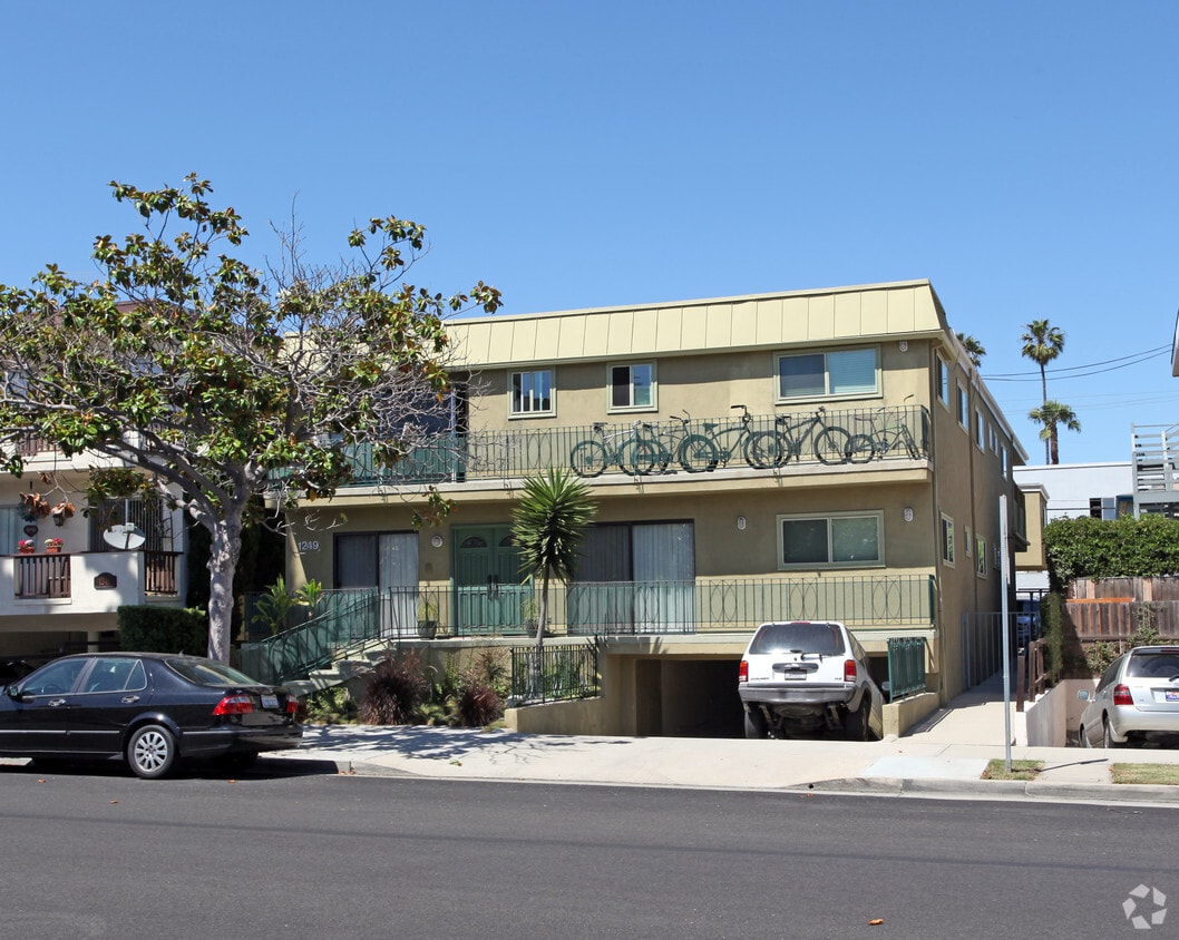 Primary Photo - 1249 9th St