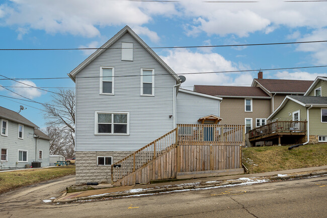 Building Photo - 778 W 8th St