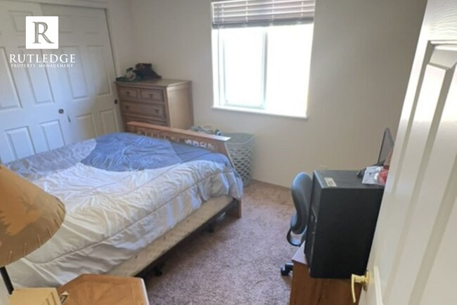 Foto del edificio - Light & Bright 2 Bed/2 Bath Home Available in White City!