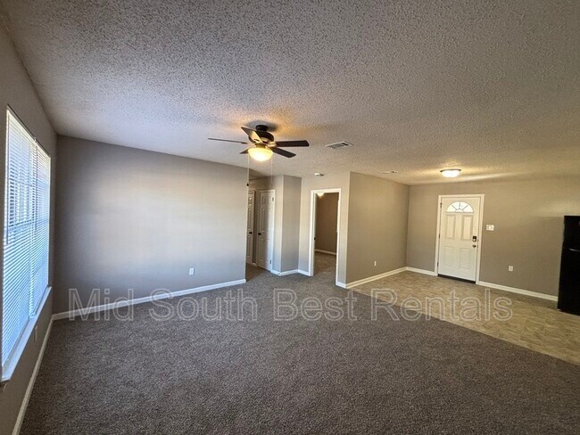 Foto del edificio - 7901 Bradley Dr