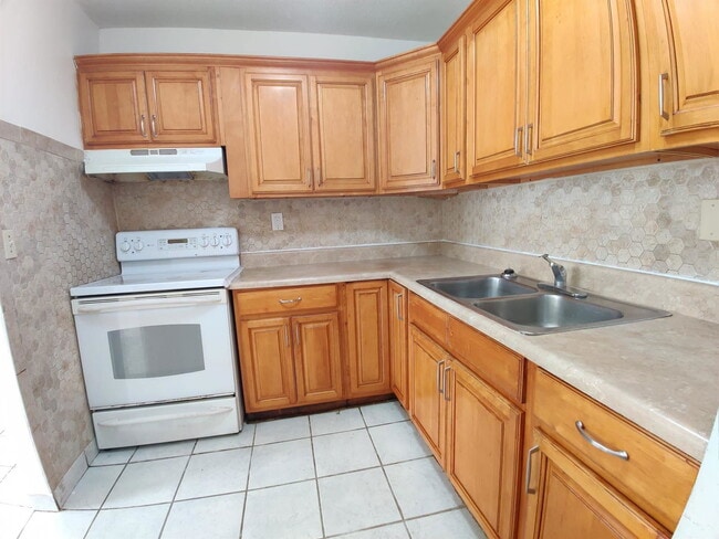 Photo - 3961 SW 51st St Apartment