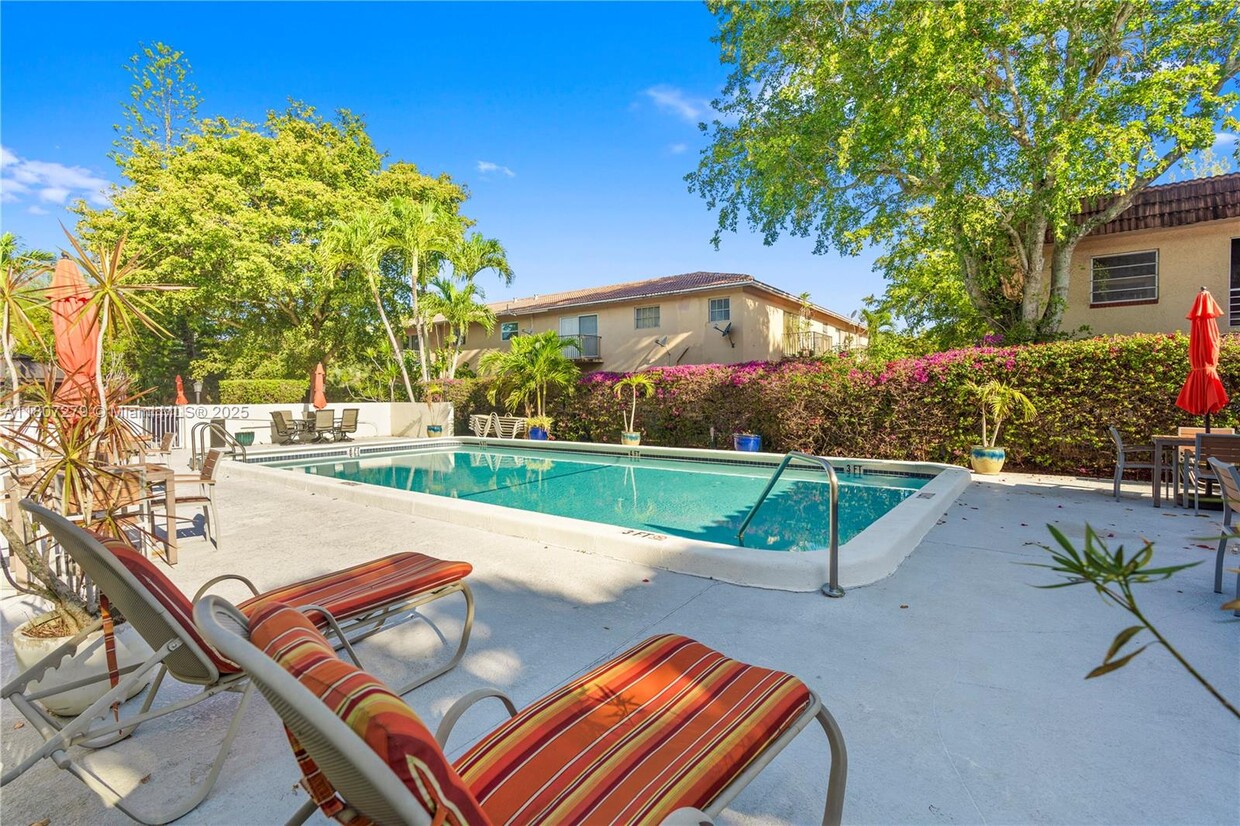 Foto principal - 8605 W Sample Rd