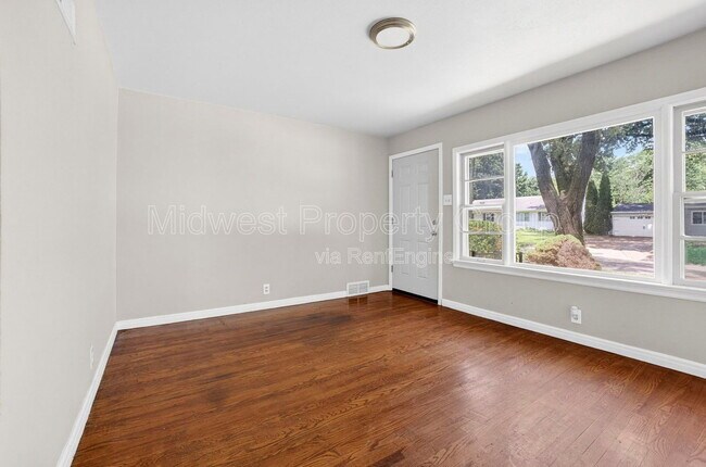 Foto del edificio - 10027 Lilac Ave