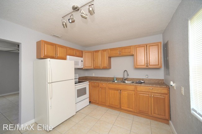 Building Photo - 3 br, 1 bath House - 1049 Mitchell St