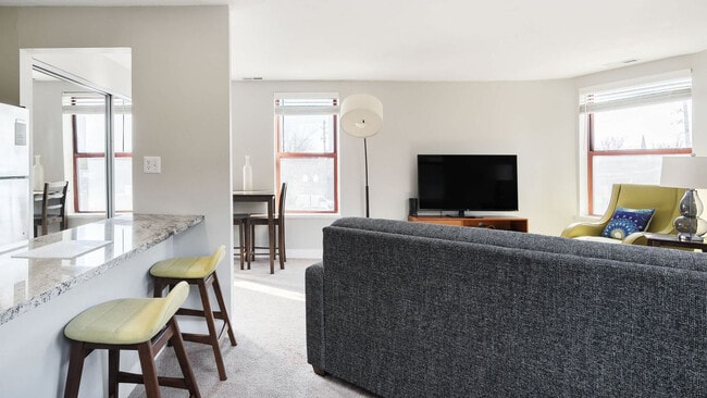 Foto del edificio - 615 N East St