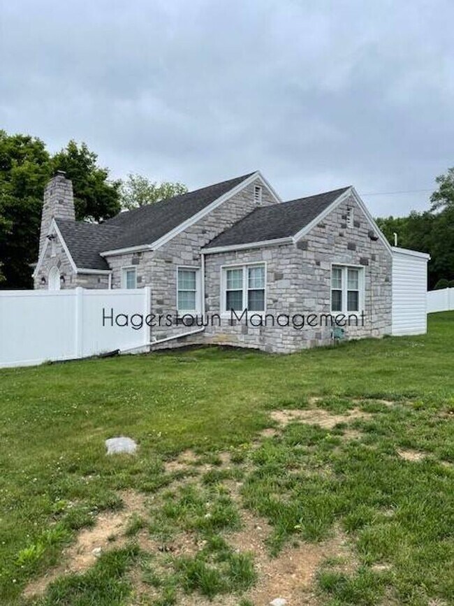 Building Photo - Home in Fountain Head