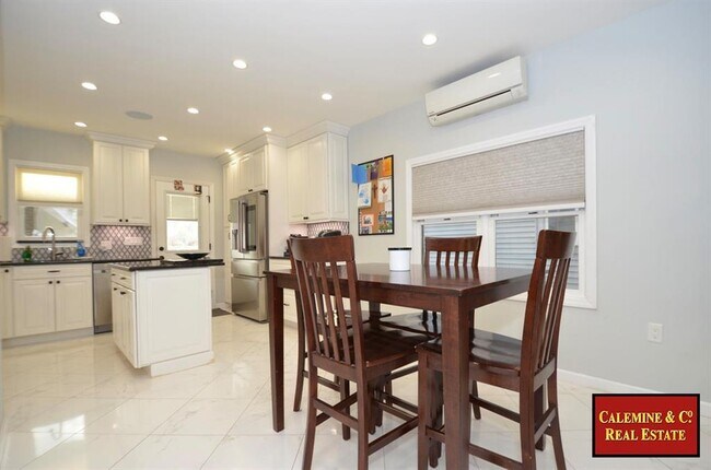 Foto del edificio - 2048 E 72nd St