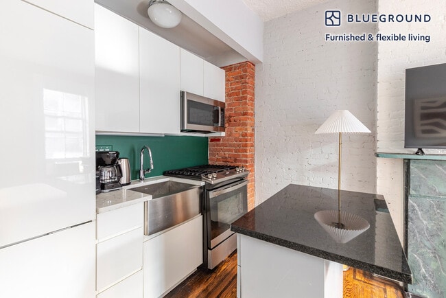 Building Photo - 51 Leroy St