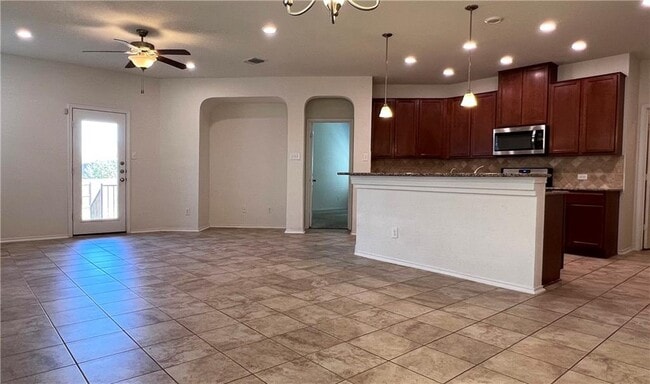 Building Photo - 1029 Clove Hitch Dr