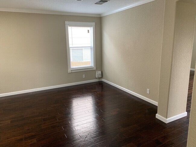 Foto del edificio - *COMING SOON* Gorgeous Four Bedroom Home with Covered Patio Near Medical Center!!