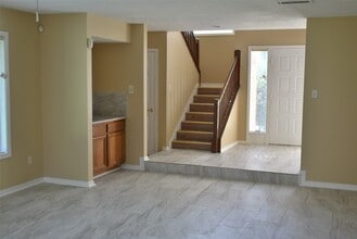 Building Photo - 2930 Colony Dr
