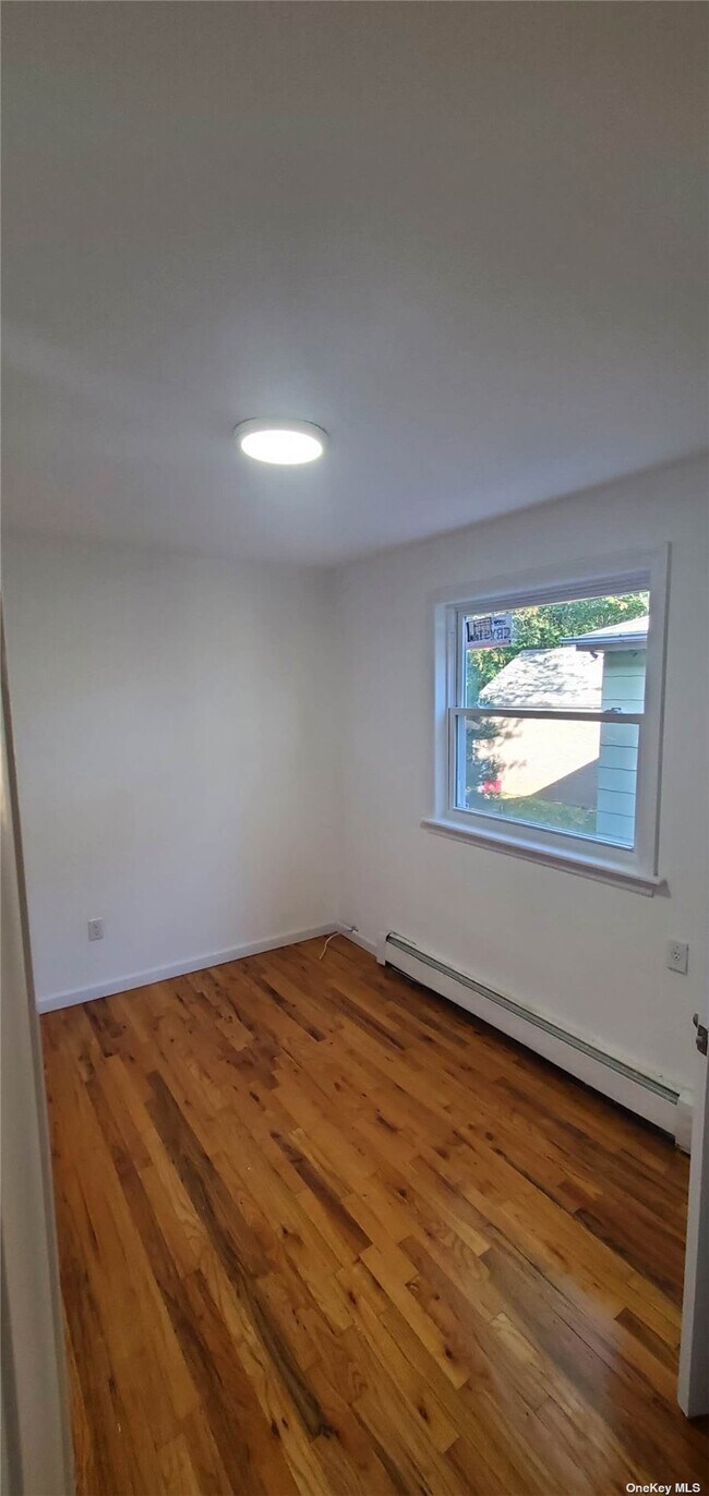 Foto del edificio - 81-60-81242 242nd St