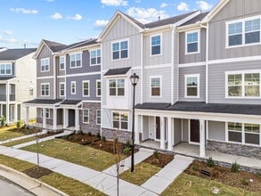 Building Photo - 825 Basswood Gln Trl