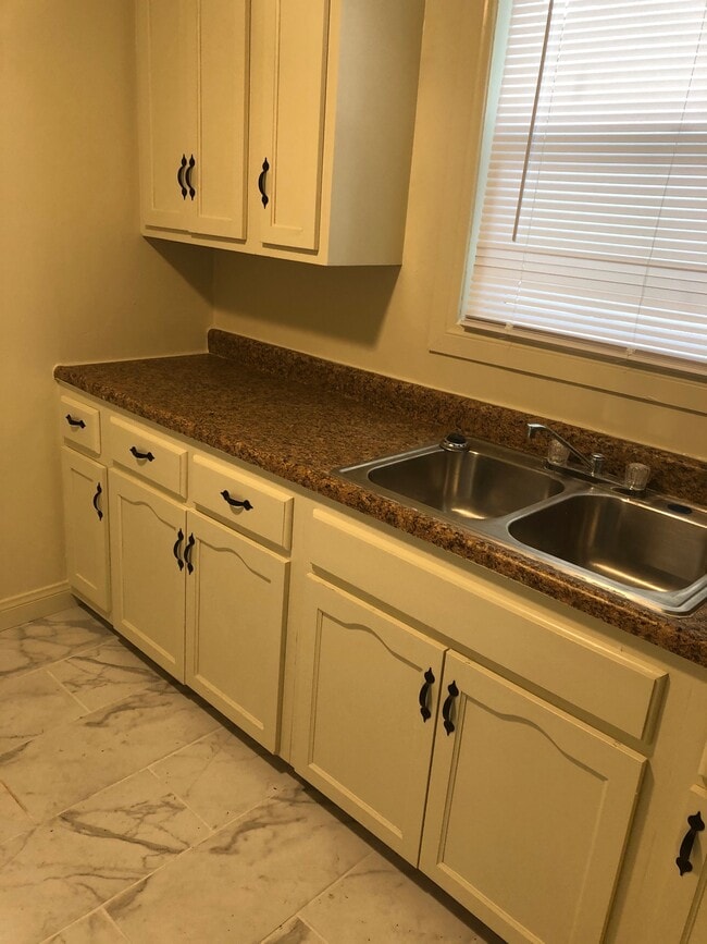 New Counters, Cabinets and Marble Ceramic Floors - 4616 Obama Blvd