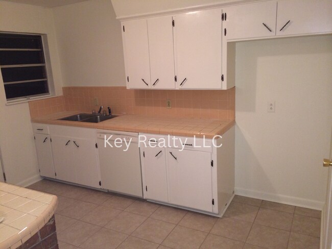 Foto del edificio - ****5207-B Connella- Airview Terrace, Alex...