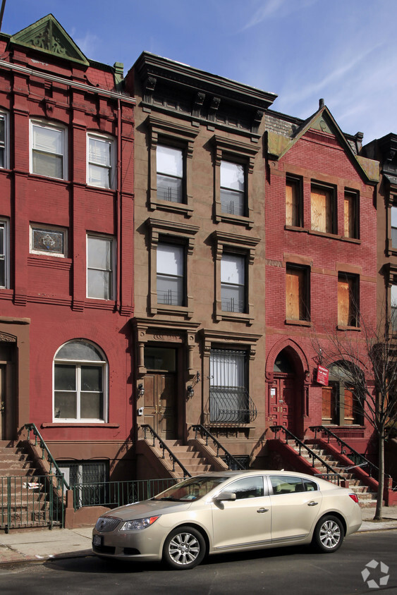Primary Photo - 215 W 131st St