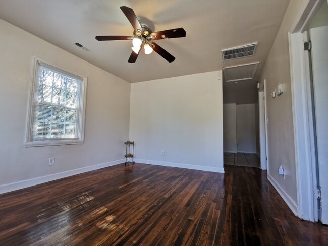 Foto del edificio - 2217 Custer St