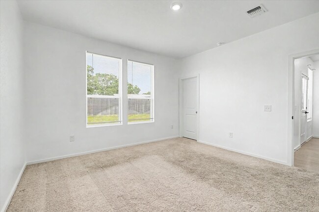 Building Photo - 511 Louis Ln