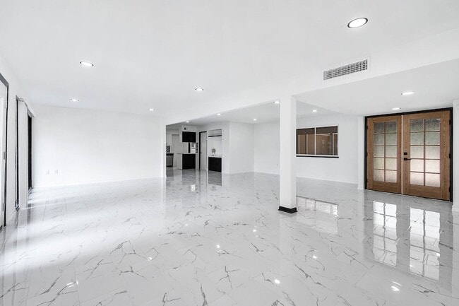 Building Photo - 1616 Redway Ln